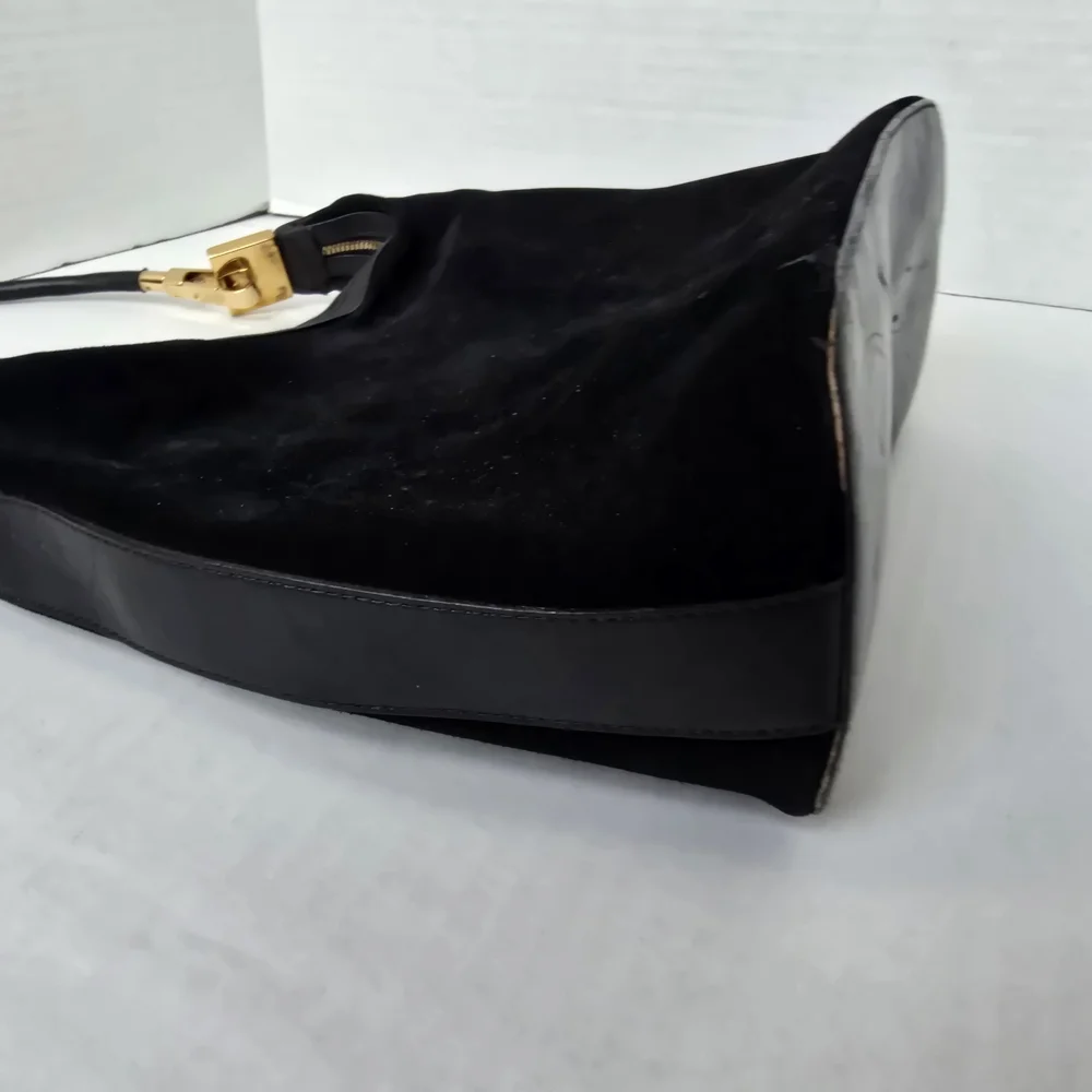 Vintage Authentic Gucci Black Suede Shoulder Purse With Gold Accents And GG - Picture 6 of 17